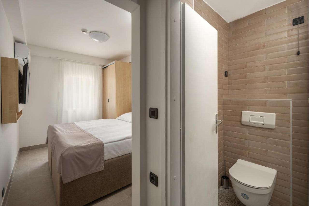 Hotel Pansion Delfin Omišalj Exterior foto
