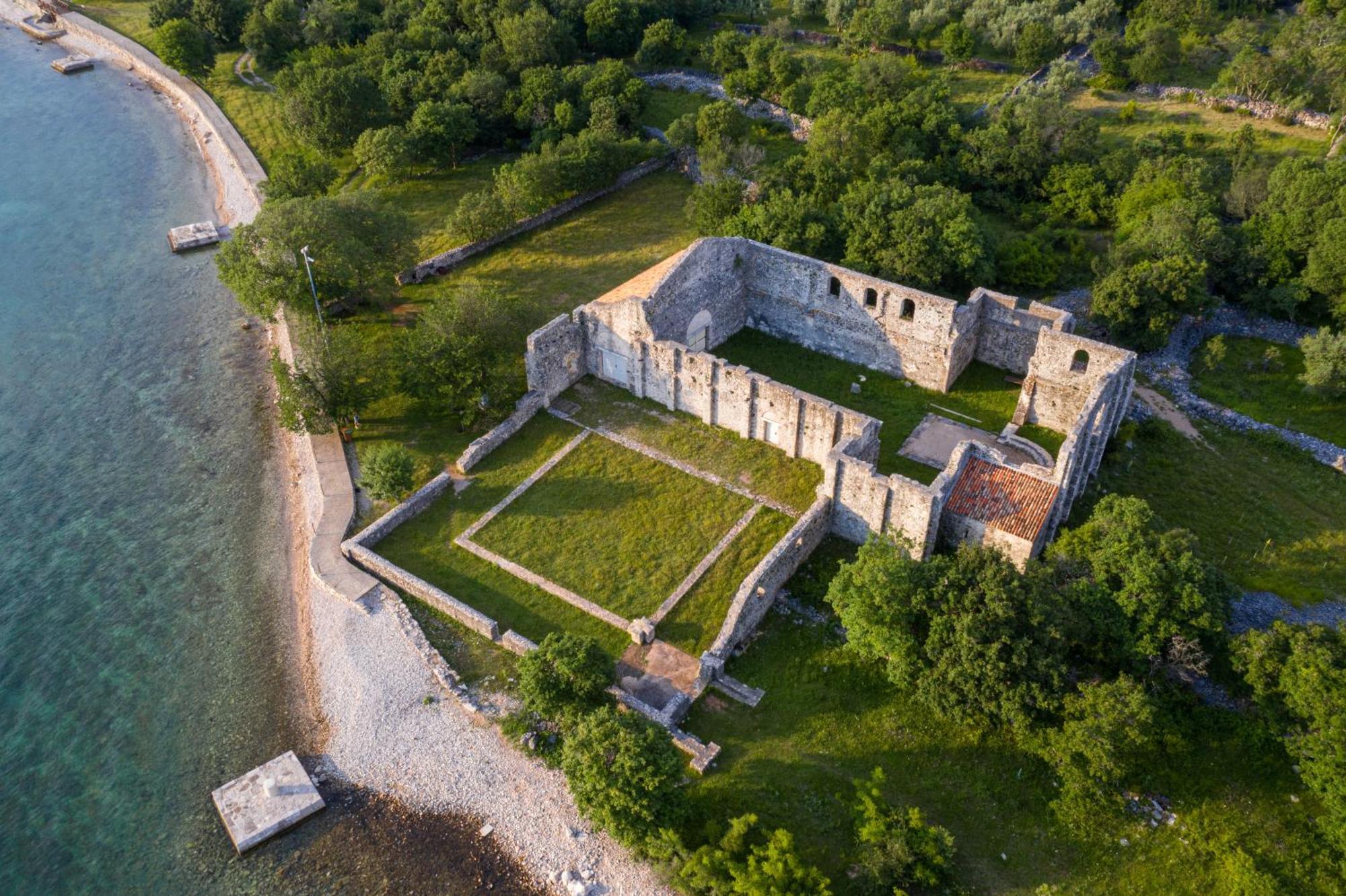 Hotel Pansion Delfin Omišalj Exterior foto