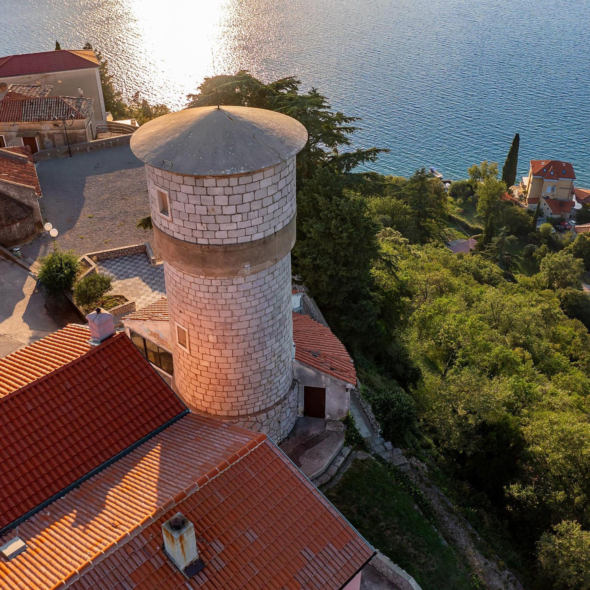 Hotel Pansion Delfin Omišalj Exterior foto