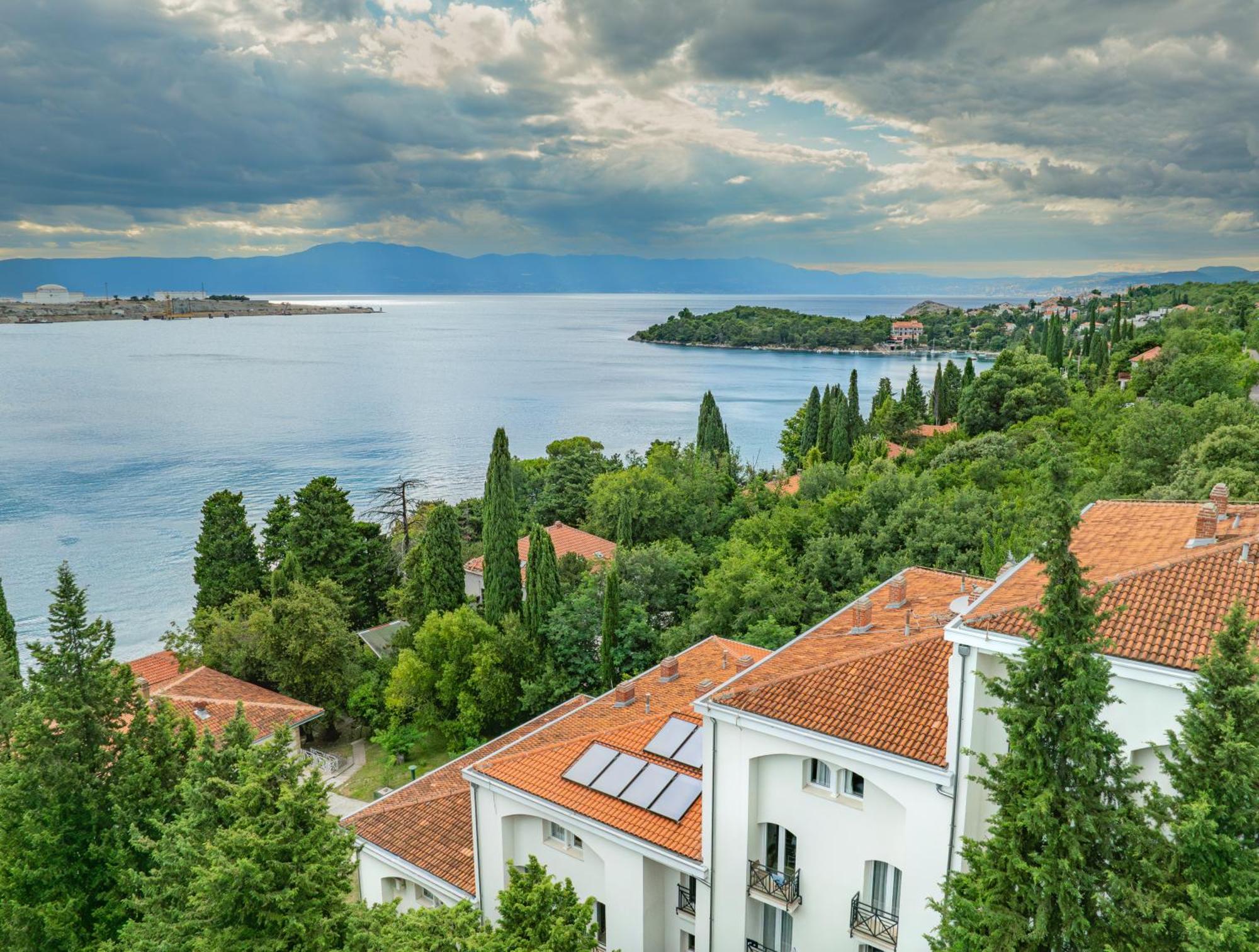 Hotel Pansion Delfin Omišalj Exterior foto