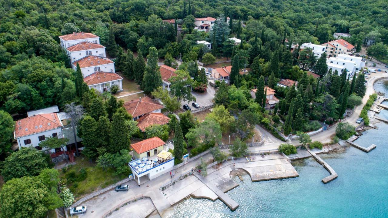 Hotel Pansion Delfin Omišalj Exterior foto