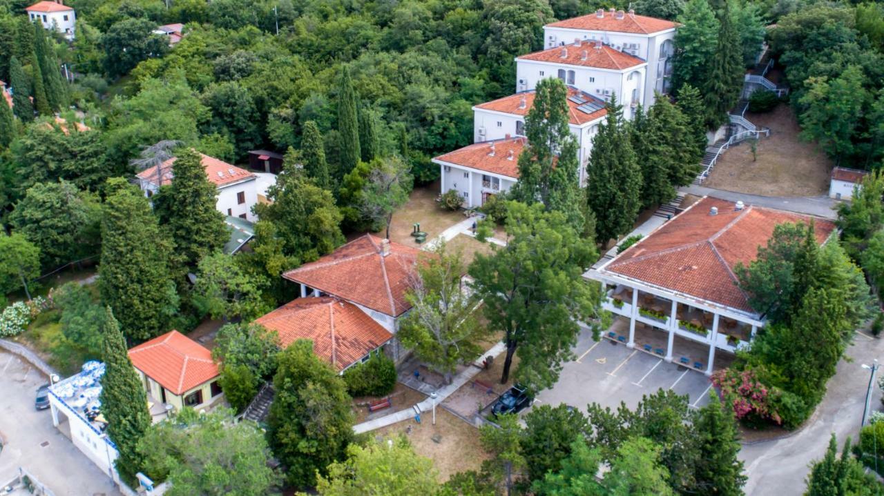 Hotel Pansion Delfin Omišalj Exterior foto